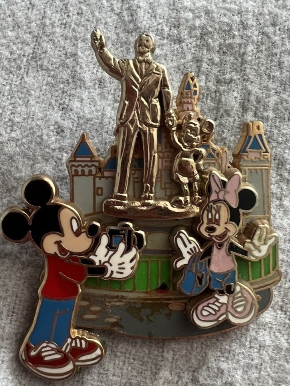 Disney WDW Partners Statue Mickey & Minnie Taking A Picture Pin Trading 2008